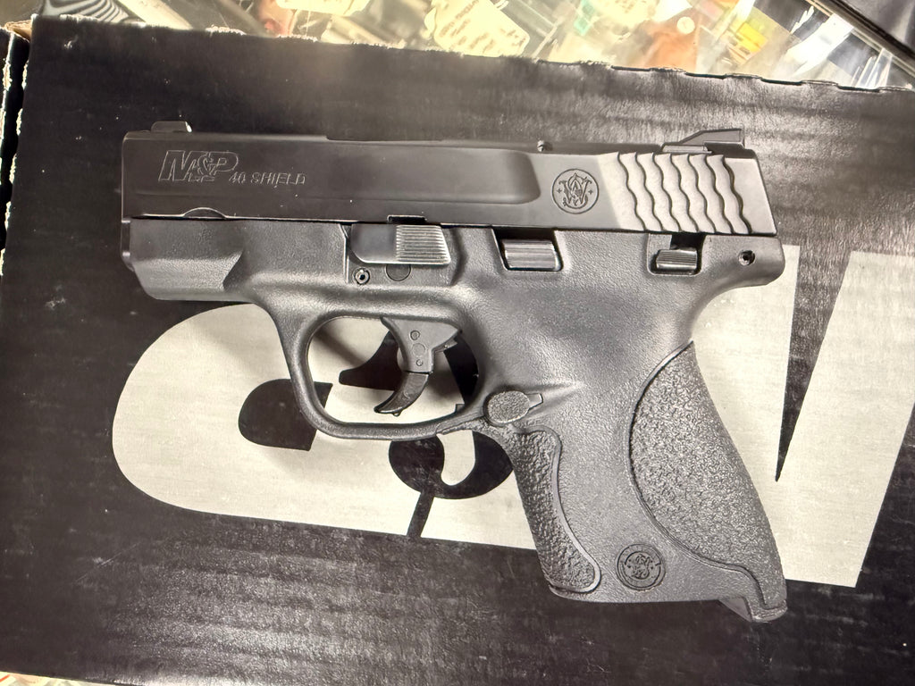 Smith & Wesson M&P 40 Shield 40S&W-civilian legal